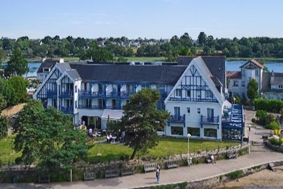 HOTEL LE ROOF